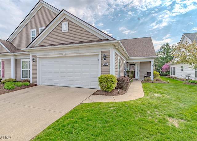 Property at 457 Winward Ln, Brunswick, OH 44212, 3 beds, 2 baths