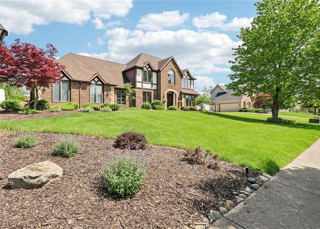 Property at 10649 Devonshire Dr, North Royalton, OH 44133, 4 beds, 3.5 baths