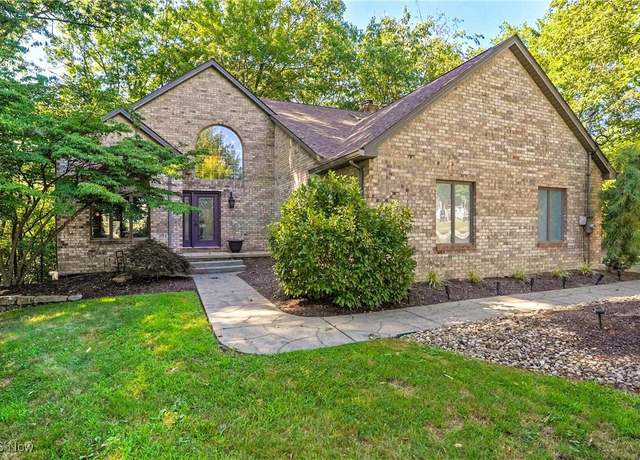 Property at 370 Wilcox Rd, Austintown, OH 44515, 3 beds, 3 baths