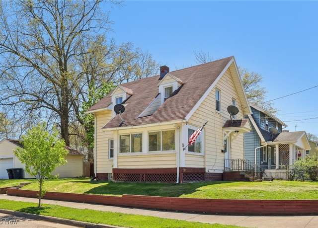 Property at 953 Mercer Ave, Akron, OH 44320, 3 beds, 1.5 baths