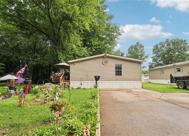 Property at 3946 Reid Ave Unit G8, Lorain, OH 44052, 3 beds, 2 baths