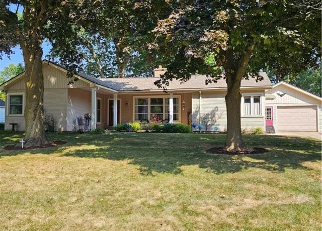 Property at 150 N Vine St, Columbiana, OH 44408, 3 beds, 2 baths