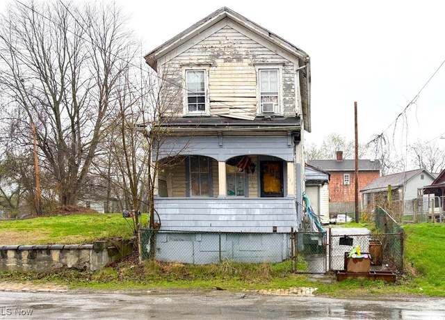 Property at 264 W 9th St, East Liverpool, OH 43920, 3 beds, 1 bath
