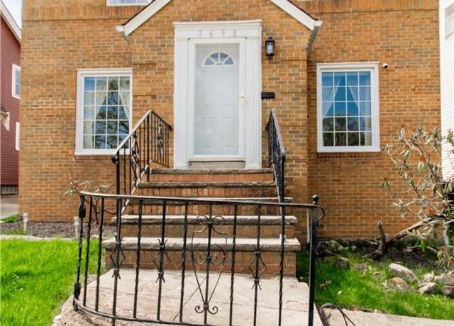 Property at 3698 Washington Blvd, University Heights, OH 44118, 3 beds, 1.5 baths