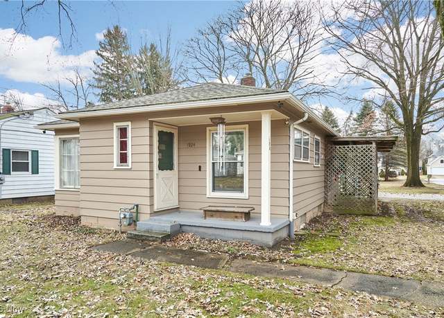 Property at 1924 Auten Dr, Akron, OH 44320, 3 beds, 1 bath