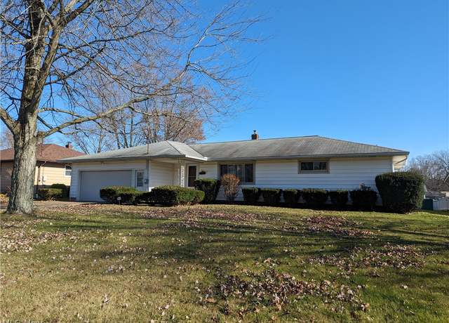 Photo of 921 Pinecrest Rd, Girard, OH 44420