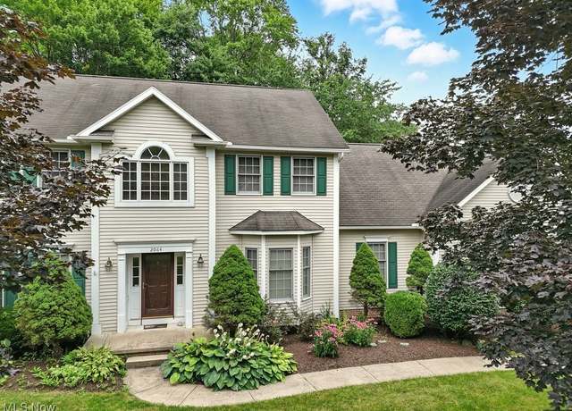 Property at 2064 Forest Edge Dr, Cuyahoga Falls, OH 44223, 4 beds, 3.5 baths