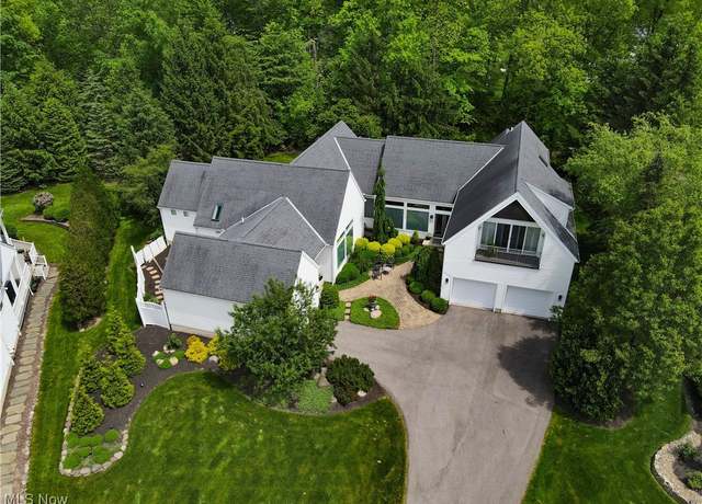 Property at 255 Bonnie Ln, Aurora, OH 44202, 4 beds, 4.5 baths