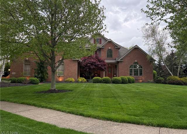Property at 2384 Macnaughten St NW, North Canton, OH 44720, 4 beds, 4.5 baths