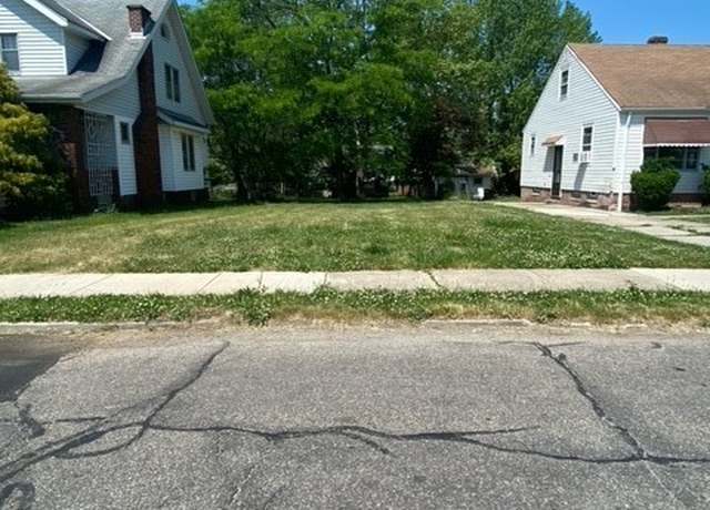 Property at 5224 Arch, Maple Heights, OH 44137, 3 beds, 2.5 baths