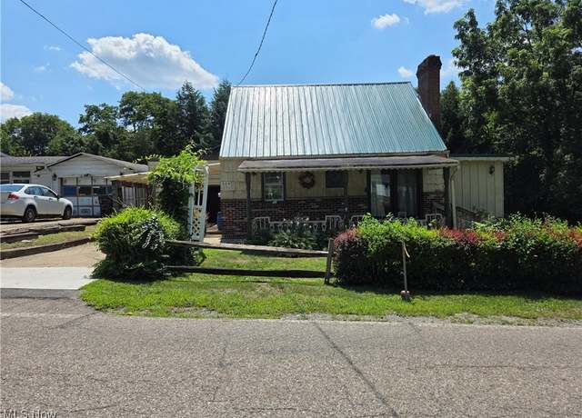 Property at 539 7th Ave, East Liverpool, OH 43920, 2 beds, 1 bath