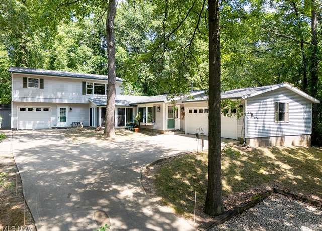 Property at 811 W Bowman St, Wooster, OH 44691, 6 beds, 3.5 baths