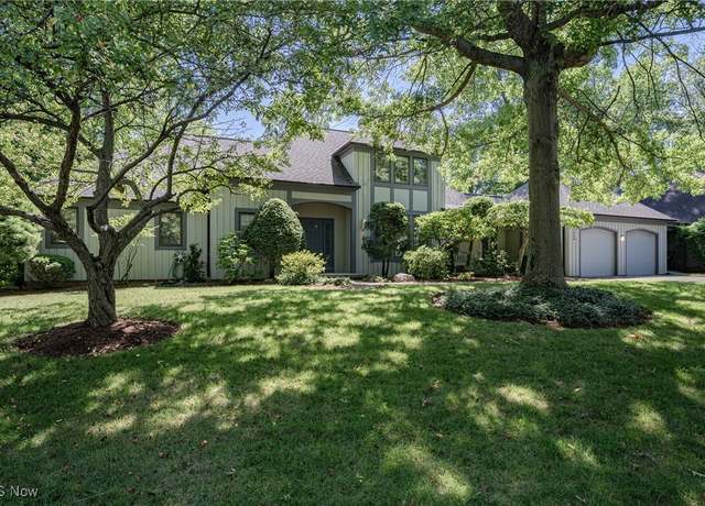Property at 1880 Stonelake Dr, Lyndhurst, OH 44122, 3 beds, 2.5 baths