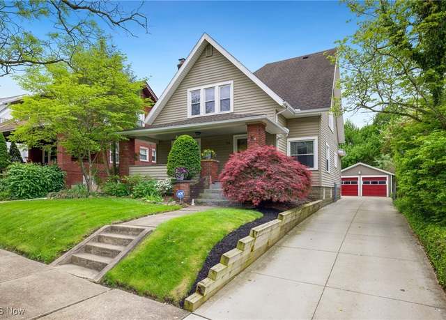 Property at 154 Crescent Dr, Akron, OH 44301, 4 beds, 1.5 baths