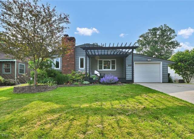Property at 237 Stratford Ave, Wadsworth, OH 44281, 3 beds, 2 baths