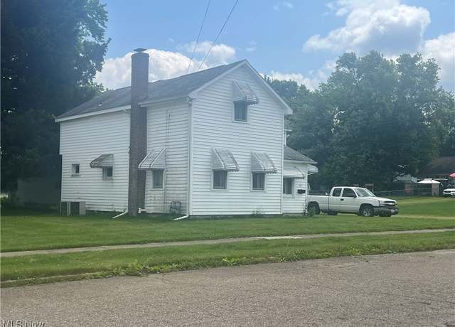Property at 424 Columbiana St NE, Navarre, OH 44662, 3 beds, 1 bath