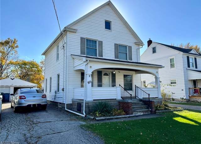 Property at 915 W 21st St, Lorain, OH 44052, 3 beds, 2 baths