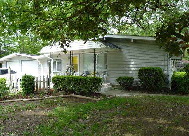 Property at 3101 Hadley Ave, Youngstown, OH 44505, 3 beds, 2 baths