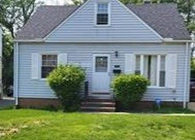 Property at 20021 Green Oak Dr, Euclid, OH 44117, 3 beds, 2.5 baths