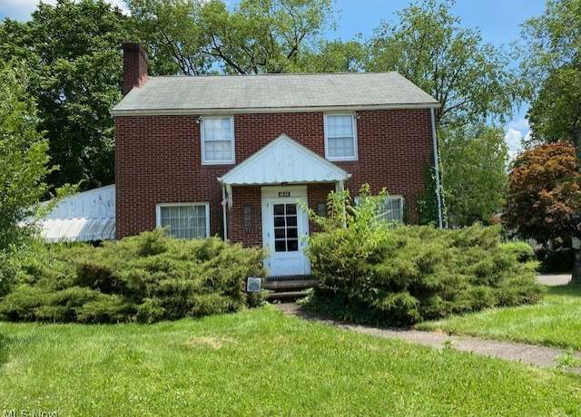 Property at 1636 Frazer Ave NW, Canton, OH 44703, 3 beds, 1.5 baths