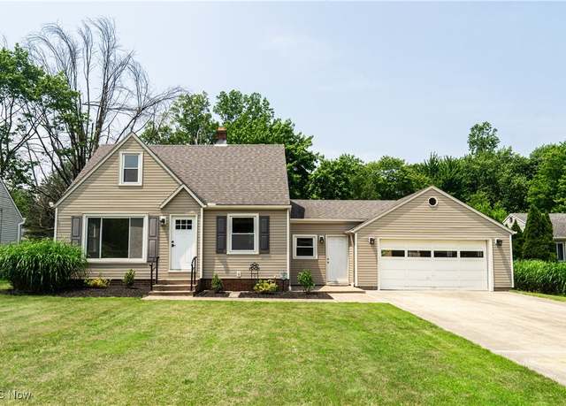 Property at 6580 Crossview Rd, Seven Hills, OH 44131, 3 beds, 1.5 baths