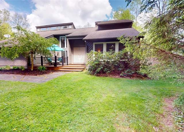 Property at 16561 Lucky Bell Ln, Chagrin Falls, OH 44023, 4 beds, 3.5 baths