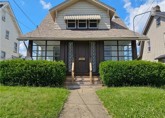 Property at 2606 Oakwood Ave, Youngstown, OH 44509, 3 beds, 1.5 baths