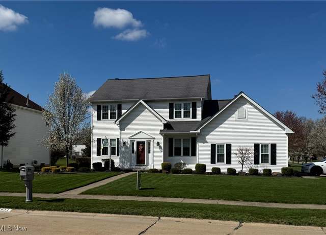 Property at 27054 Glenside Ln, Olmsted Twp, OH 44138, 4 beds, 2.5 baths