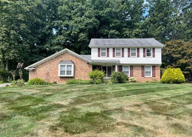 Property at 812 Squirrel Hill Dr, Boardman, OH 44512, 4 beds, 2.5 baths