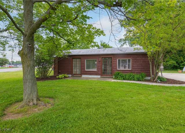 Property at 4465 Oberlin Ave, Lorain, OH 44053, 2 beds, 1 bath