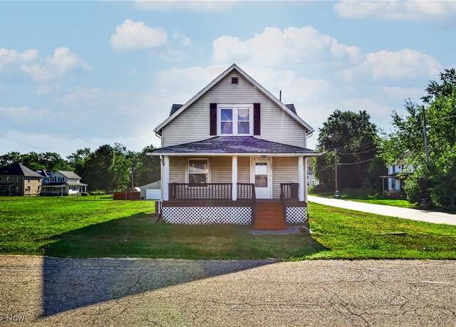 Property at 407 N Liberty Ave, Alliance, OH 44601, 3 beds, 1.5 baths