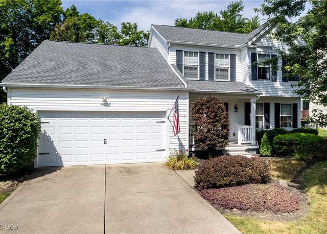 Property at 437 Woodcrest Dr, Wadsworth, OH 44281, 3 beds, 2.5 baths