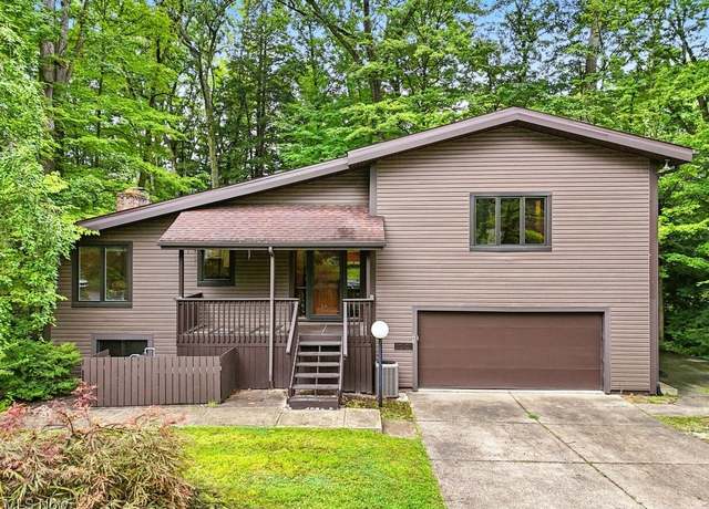 Property at 163 Cedar Hill Cir, Cuyahoga Falls, OH 44223, 4 beds, 2.5 baths