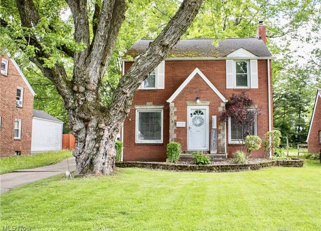 Property at 6892 Glenwood Ave, Youngstown, OH 44512, 3 beds, 2.5 baths