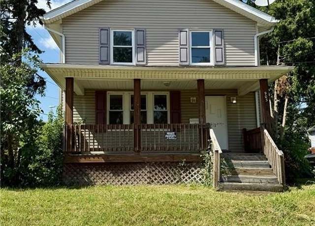Property at 903 Donald Ave, Akron, OH 44306, 4 beds, 1.5 baths