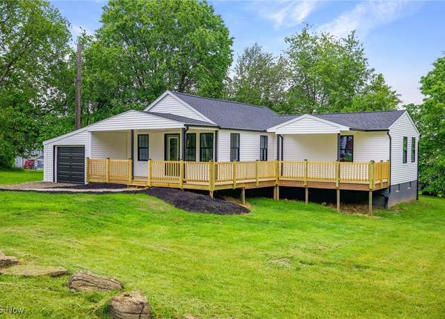Property at 544 Hamilton Ave NE, Canton, OH 44704, 3 beds, 2.5 baths