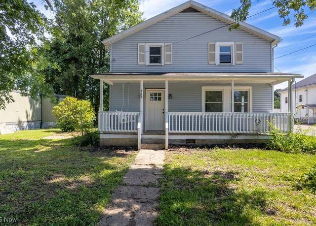 Property at 113 Washington St, Elizabeth, WV 26143, 4 beds, 1 bath