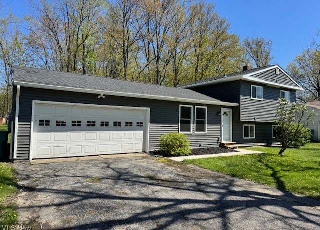 Property at 7942 Bellflower Rd, Mentor, OH 44060, 3 beds, 2 baths