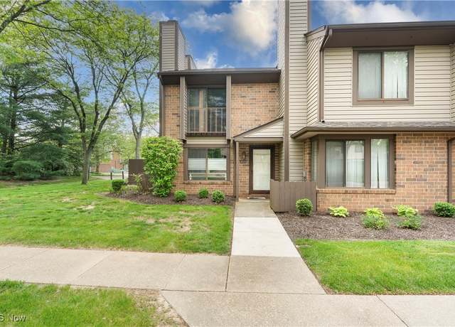 Property at 4533 Saint James Cir NW, Canton, OH 44708, 2 beds, 1.5 baths