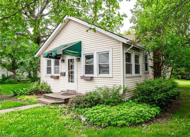 Property at 225 Vineyard Rd, Avon Lake, OH 44012, 3 beds, 2 baths