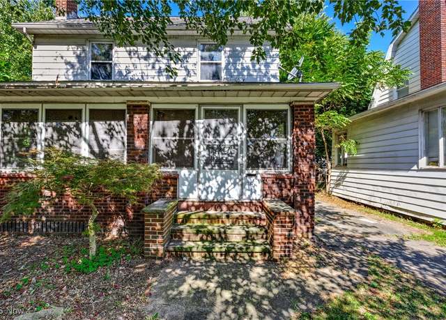 Property at 710 Woodbine Ave SE, Warren, OH 44483, 3 beds, 1.5 baths