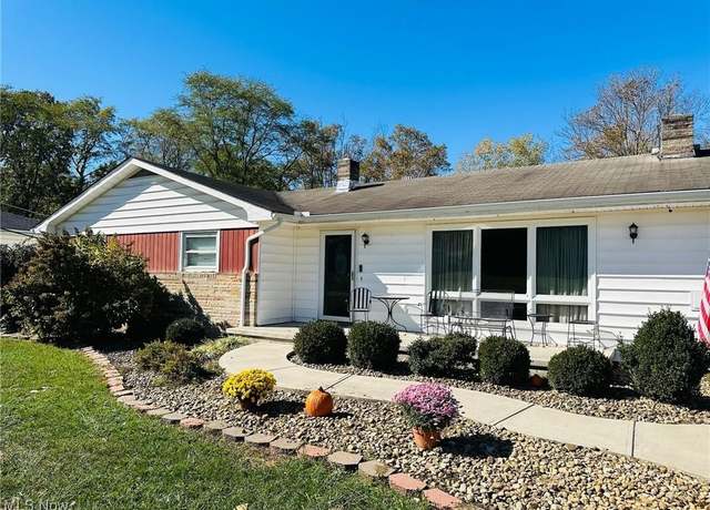 Property at 1155 Griffiths Dr, Zanesville, OH 43701, 3 beds, 3 baths