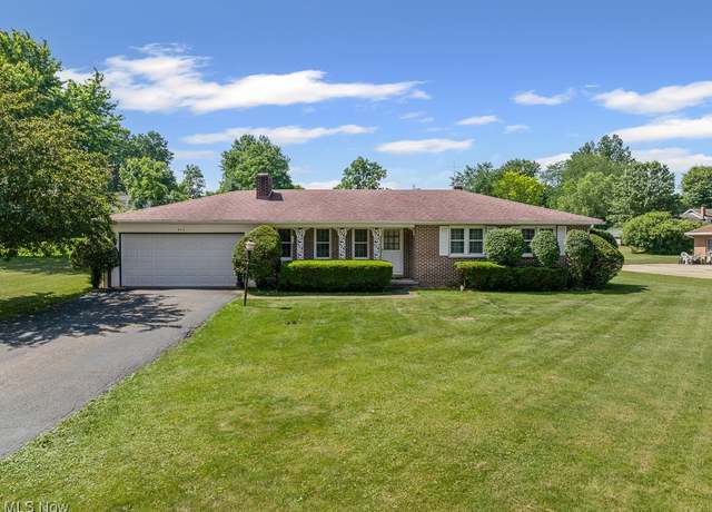 Property at 211 E Carol St, Alliance, OH 44601, 3 beds, 2.5 baths