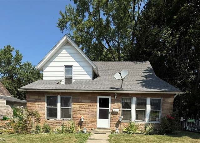 Property at 174 W 5th St, Salem, OH 44460, 3 beds, 2 baths