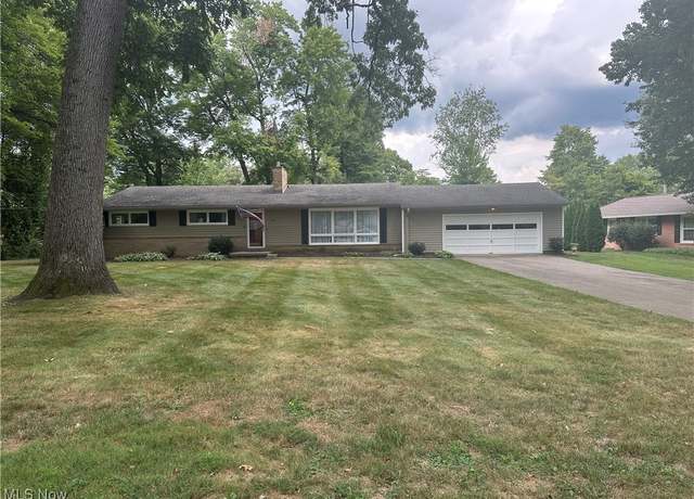 Property at 225 Seneca Trl SW, Hartville, OH 44632, 3 beds, 3 baths