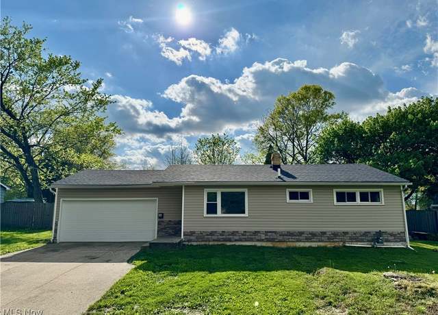 Property at 30 Taylor Rd, Barberton, OH 44203, 3 beds, 1.5 baths