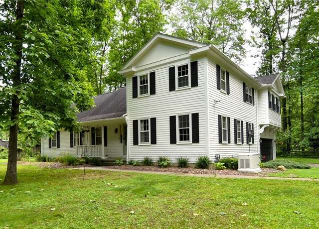 Property at 33 Forest Dr, Chagrin Falls, OH 44022, 5 beds, 3 baths