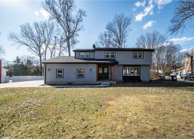 Property at 7654 E Parkside Dr, Boardman, OH 44512, 4 beds, 2.5 baths