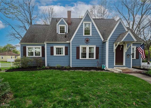 Property at 115 Donner Ave NW, North Canton, OH 44720, 3 beds, 2 baths