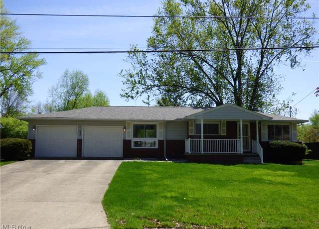 Property at 8002 Cherry Hill Dr NE, Warren, OH 44484, 3 beds, 1 bath